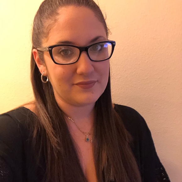 Meet your Posher, Jessica - Picture 2 of 5